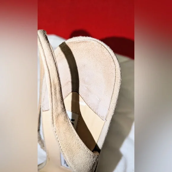 Vintage Manolo Blahnik Tan S. Velukid Heel - Picture 6 of 7